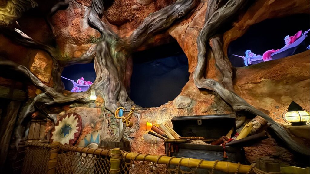 ピーターパンのネバーランドアドベンチャーのプレショーの部屋の様子