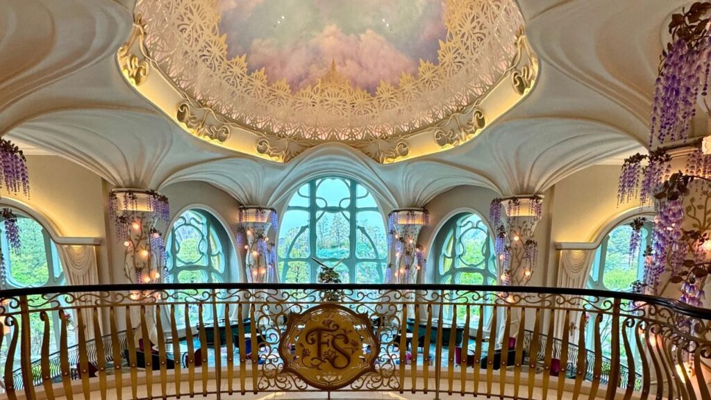 ファンタジースプリングスホテル玄関ロビー