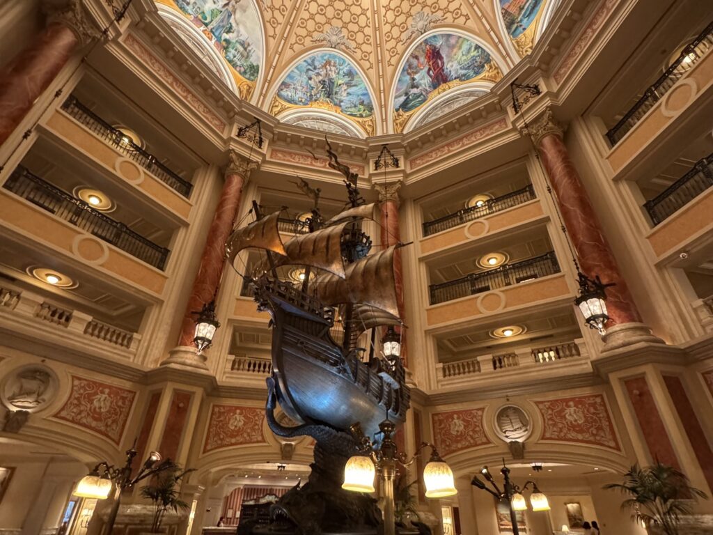 ホテルミラコスタのロビー