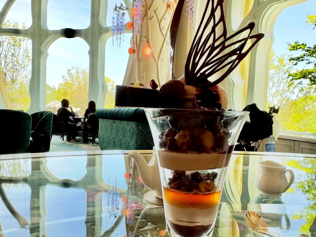 グランパラディラウンジのパフェ