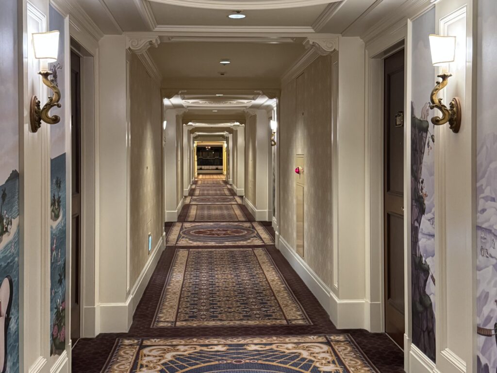 ホテルミラコスタの廊下