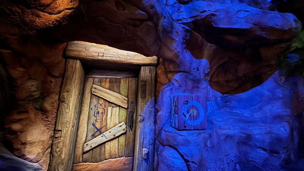 ピーターパンのネバーランドアドベンチャー、シングルライダーの待ち列プレーショー前