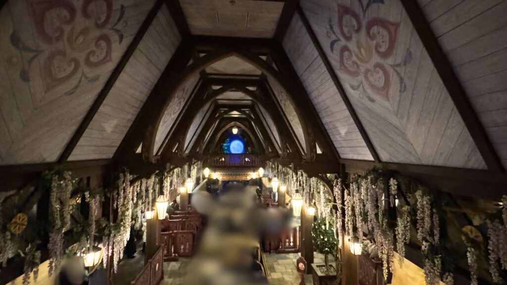 アナとエルサのフローズンジャーニーの乗り場が見える場所