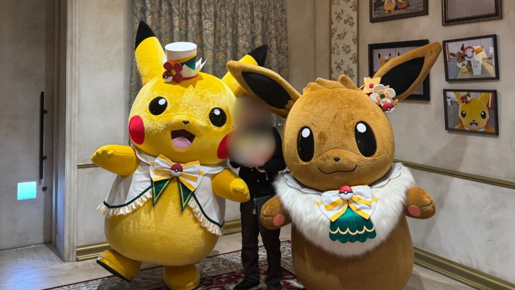 ピカチュウとイーブイのグリーティングの様子