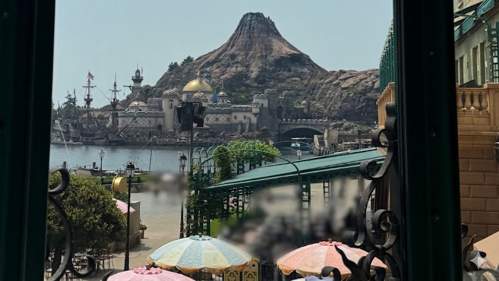 ミラコスタからみたプロメテウス火山